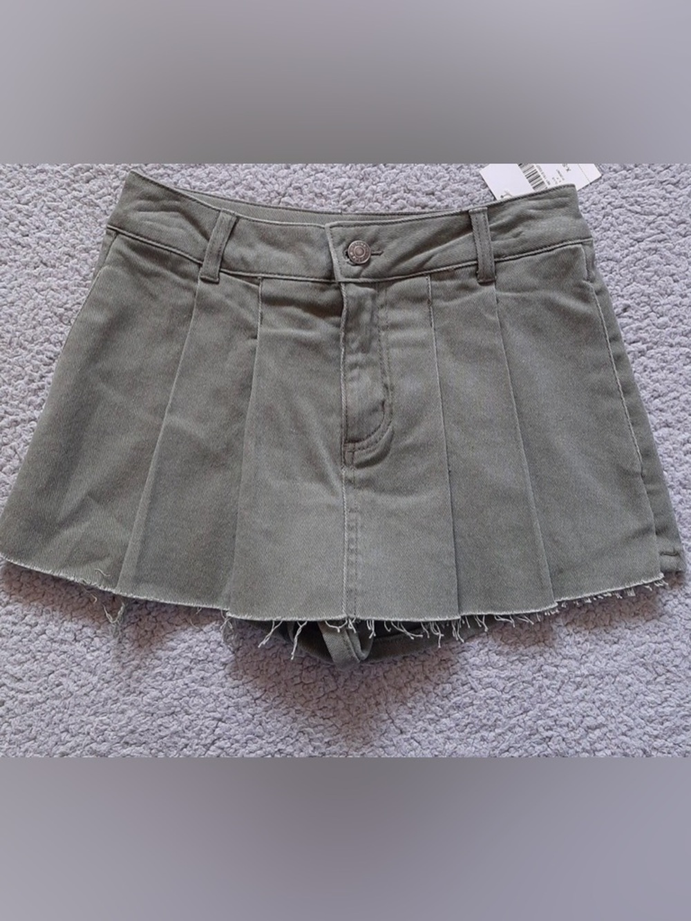 Arizona Jean Company Olive Green Pleated Skort